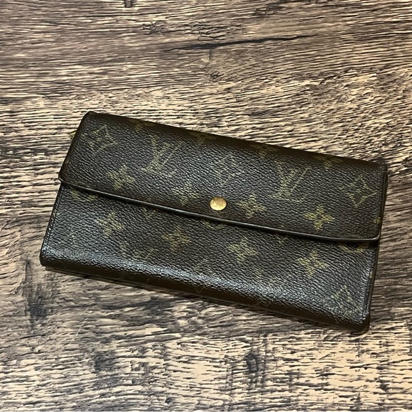 SOLD 🎉🎉Authentic Louis Vuitton Wallet Crossbody - Picture 7 of 8